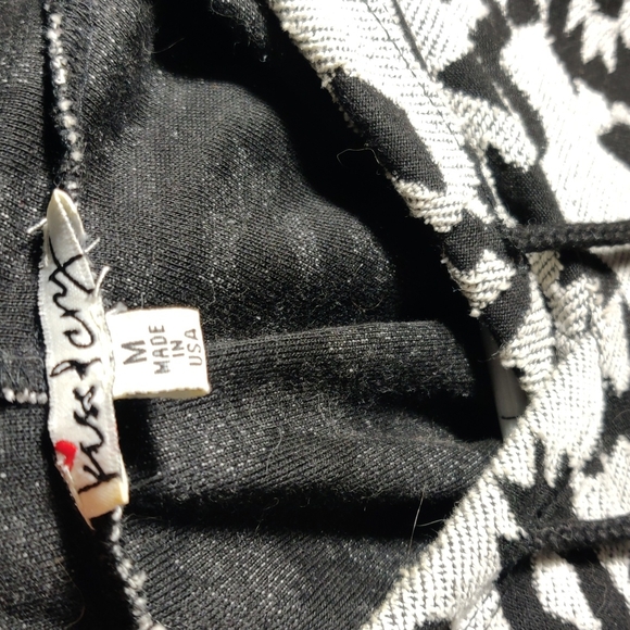 Kiss & Cry Hoodie Tribal Grunge Size Medium - Picture 3 of 4